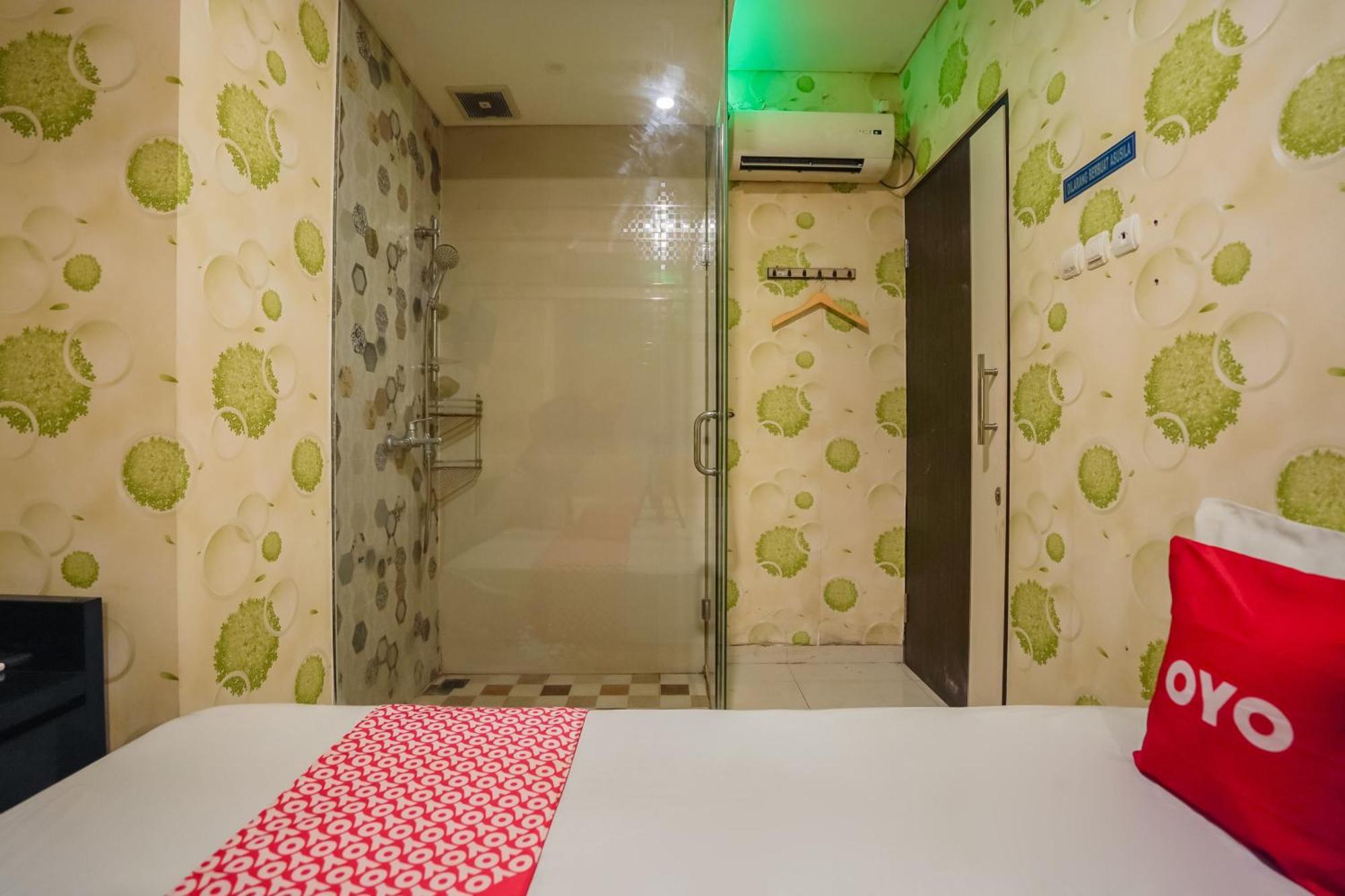 Super Oyo Capital O 92633 Spring Hotel Gubeng スラバヤ エクステリア 写真