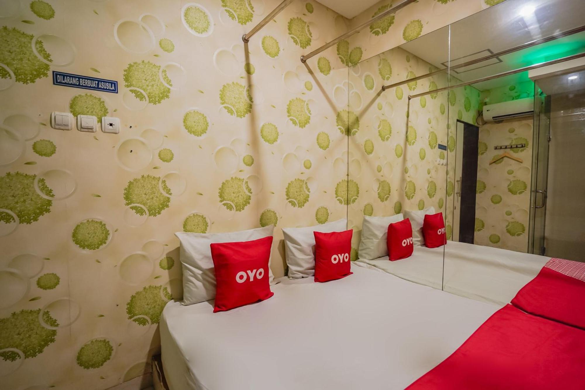 Super Oyo Capital O 92633 Spring Hotel Gubeng スラバヤ エクステリア 写真