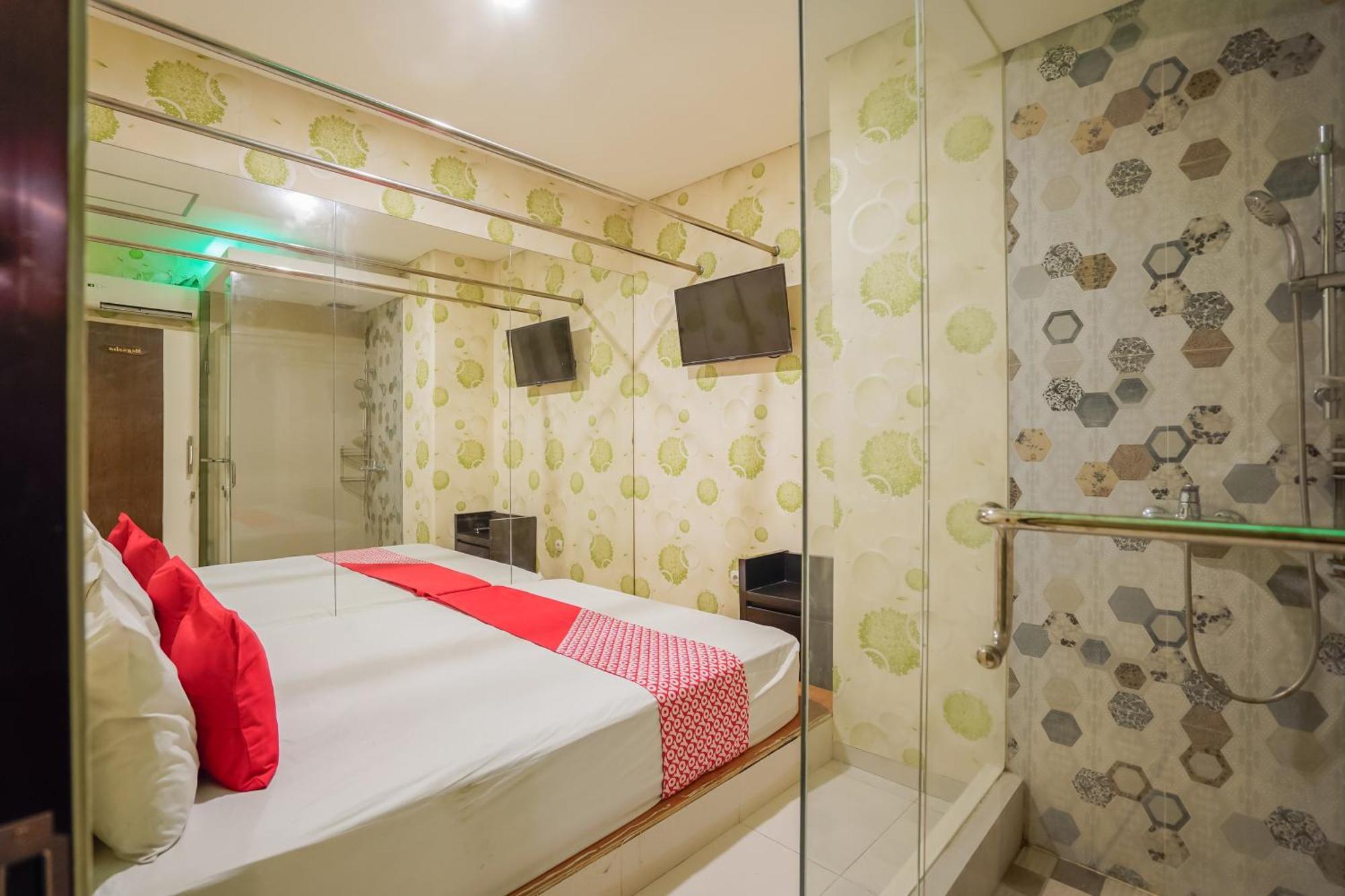Super Oyo Capital O 92633 Spring Hotel Gubeng スラバヤ エクステリア 写真